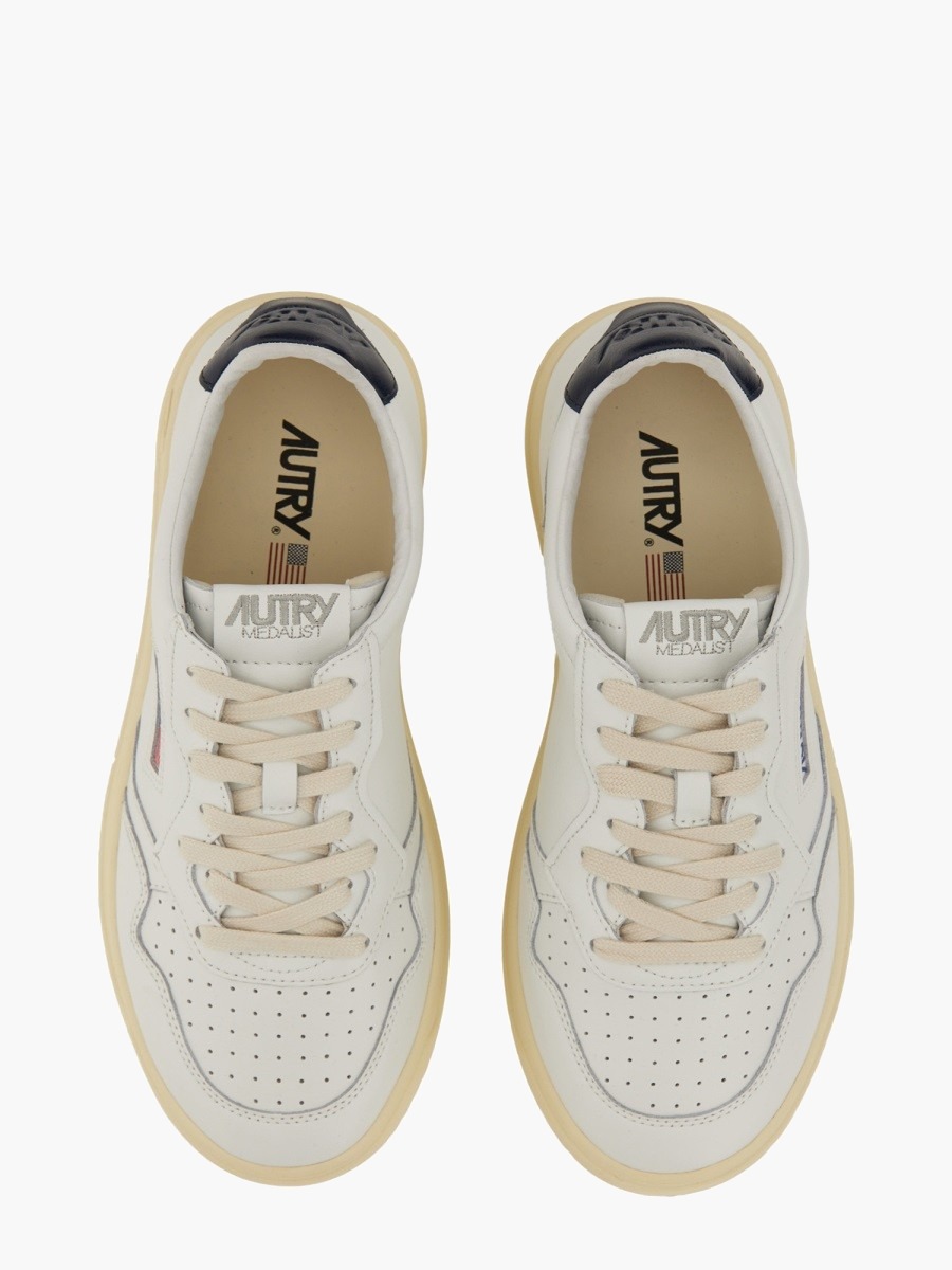 nanito_source_url:https://nokinstyle.com/2325123/medalist-low-sneaker.jpg