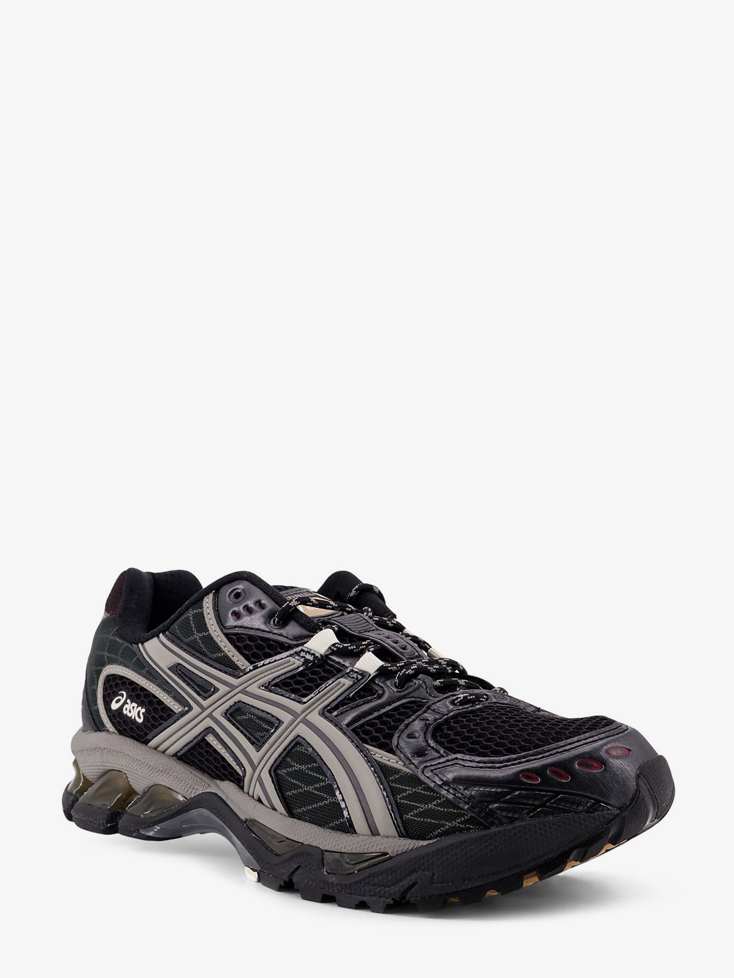 nanito_source_url:https://nokinstyle.com/2441649/gel-nimbus-101-mesh-sneakers-with-logo-on-the-side.jpg