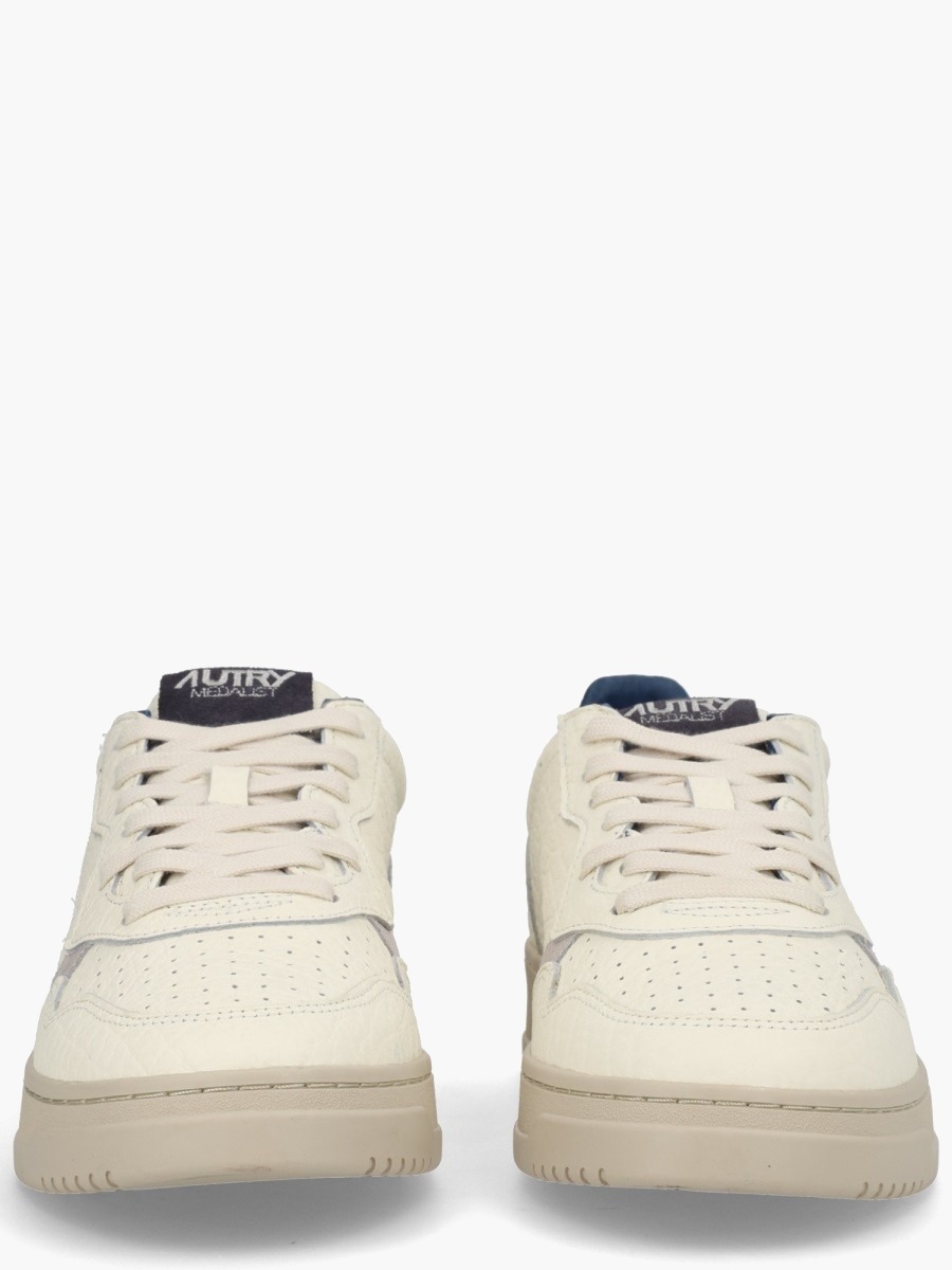 nanito_source_url:https://nokinstyle.com/2329322/medalist-low-sneaker.jpg