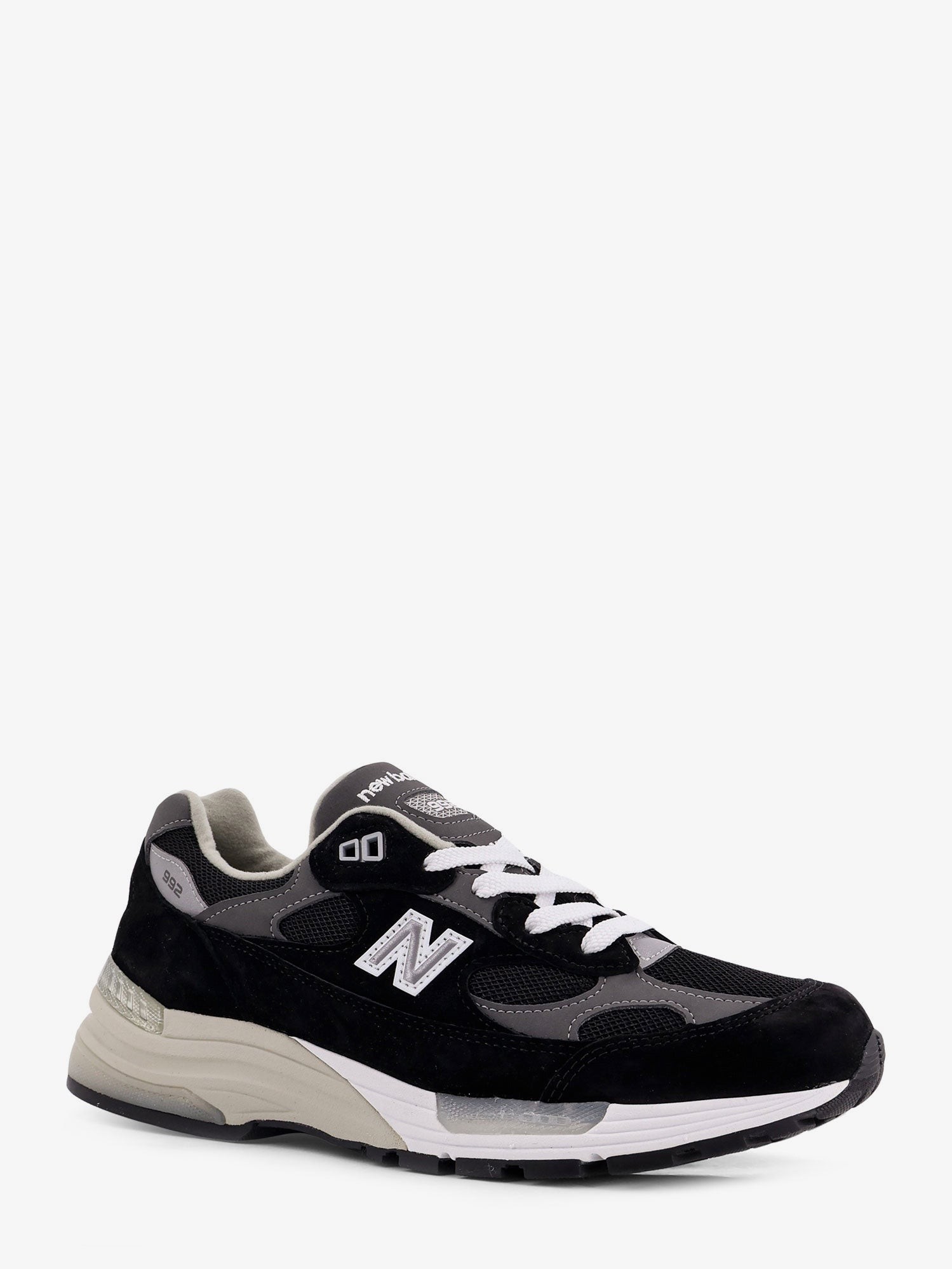 nanito_source_url:https://nokinstyle.com/2426891/mesh-and-suede-u992bk-sneakers.jpg