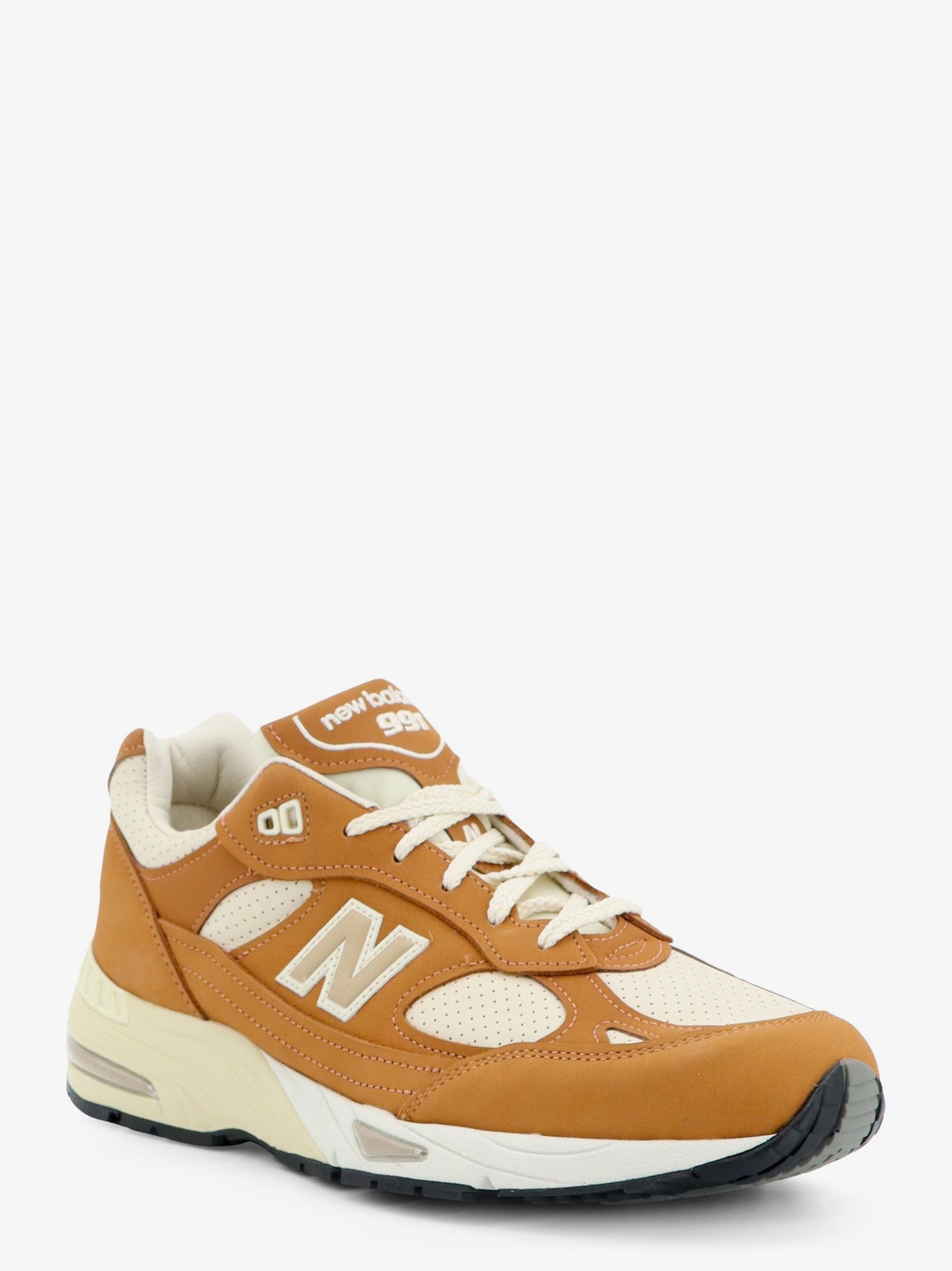 nanito_source_url:https://nokinstyle.com/2433743/991-tier-leather-sneakers-with-iconic-side-logo.jpg