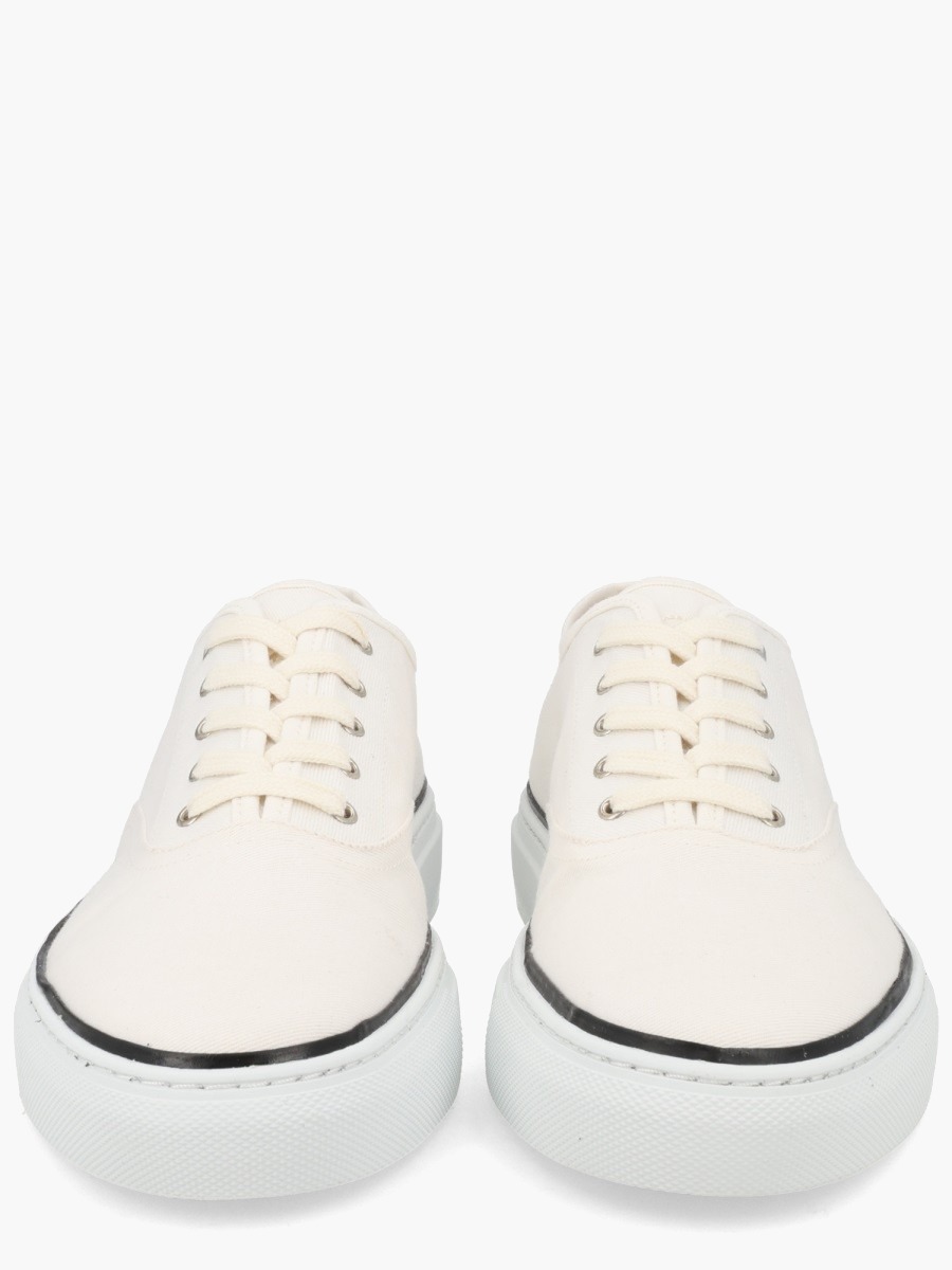 nanito_source_url:https://nokinstyle.com/2340201/sneaker-fefe.jpg