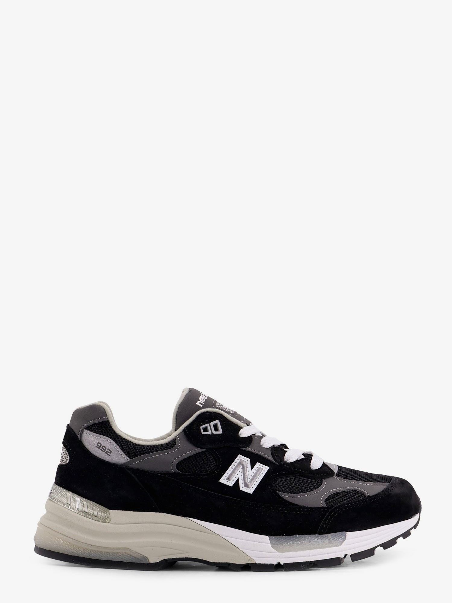 nanito_source_url:https://nokinstyle.com/2426890/mesh-and-suede-u992bk-sneakers.jpg