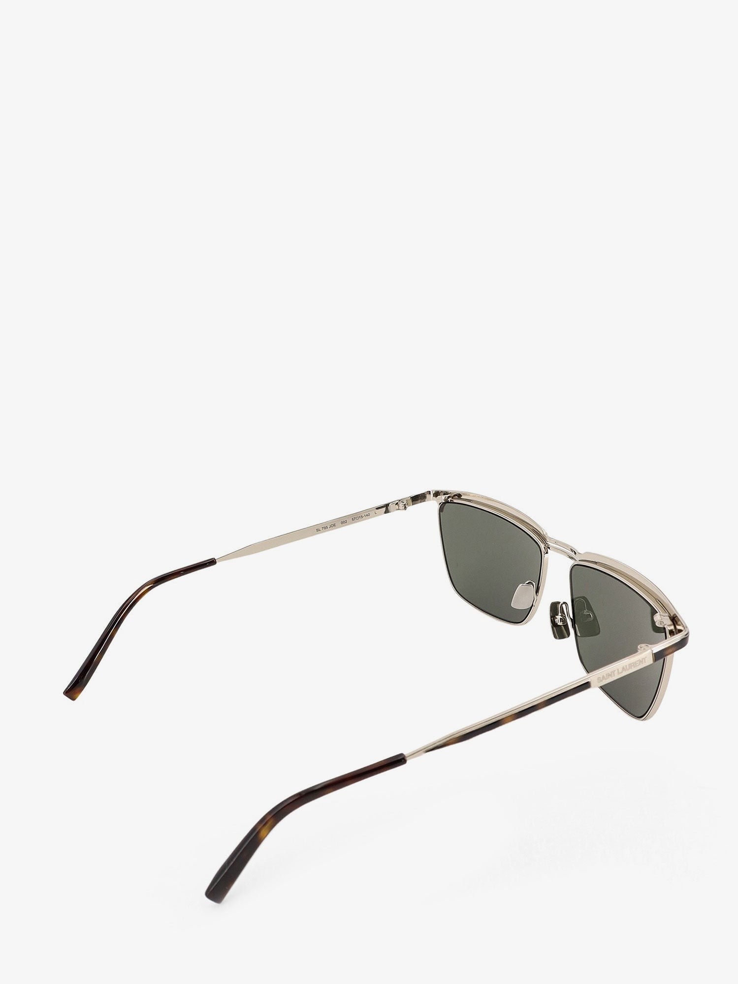 nanito_source_url:https://nokinstyle.com/2408217/metal-sunglasses.jpg
