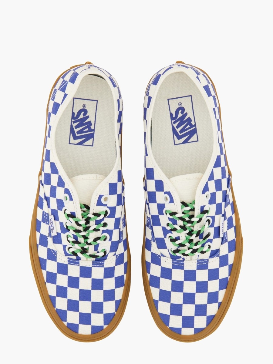 nanito_source_url:https://nokinstyle.com/2349599/authentic-sneaker.jpg