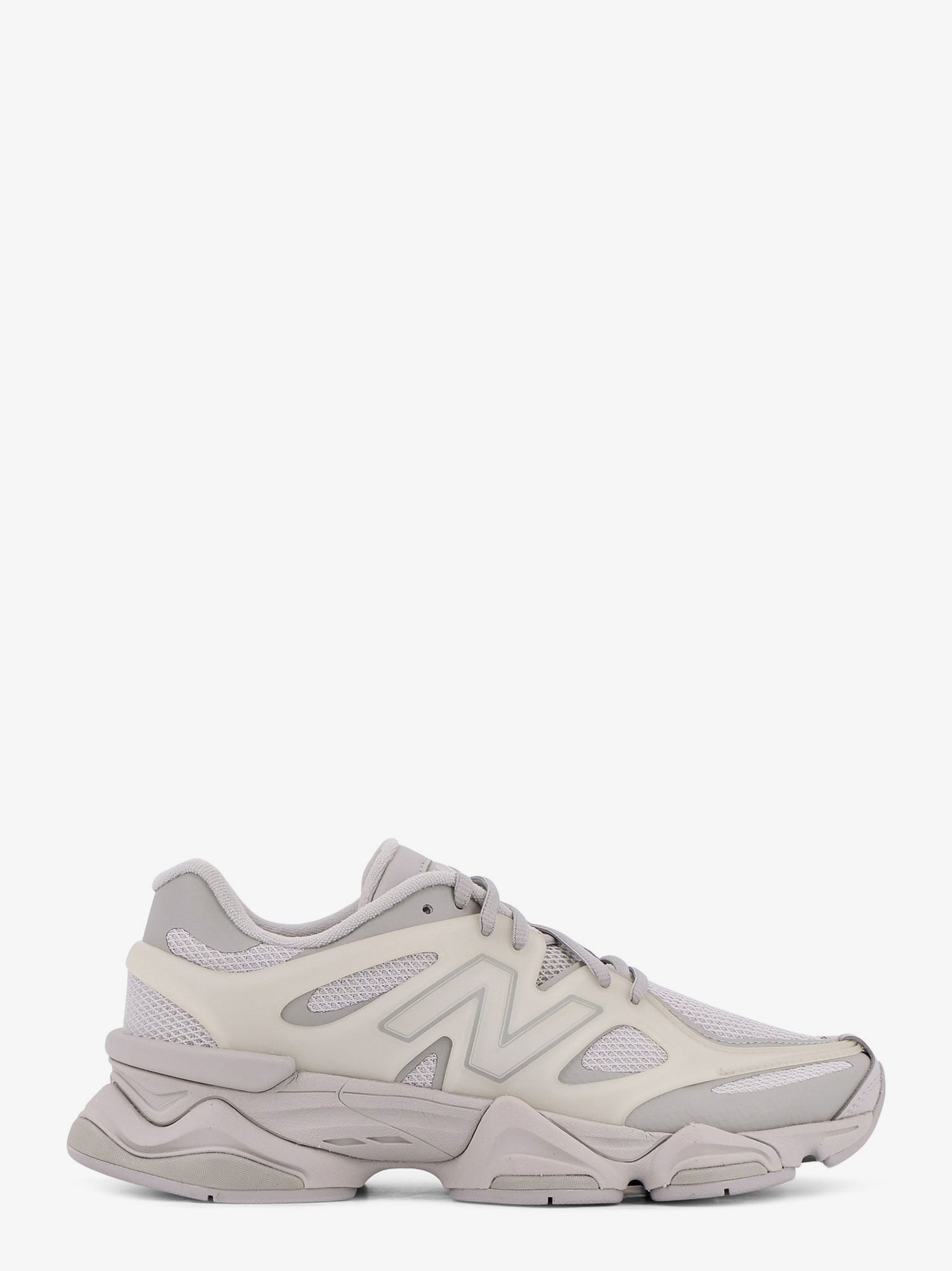 nanito_source_url:https://nokinstyle.com/2397725/nylon-9060-sneakers-with-rubber-inserts.jpg