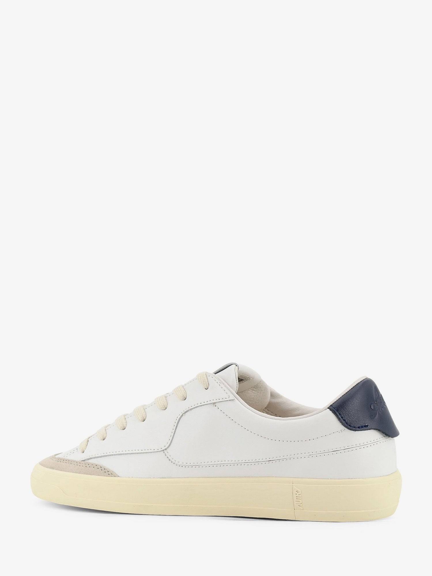 nanito_source_url:https://nokinstyle.com/2410718/windscape-leather-sneakers-with-suede-insert.jpg