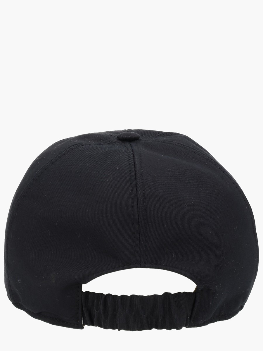 nanito_source_url:https://nokinstyle.com/2341417/baseball-hat-with-logo.jpg
