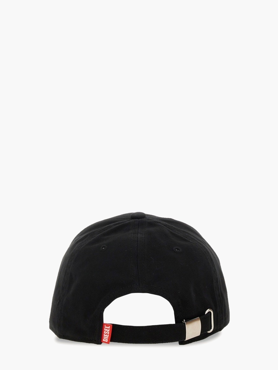 nanito_source_url:https://nokinstyle.com/2381186/baseball-hat-with-logo.jpg