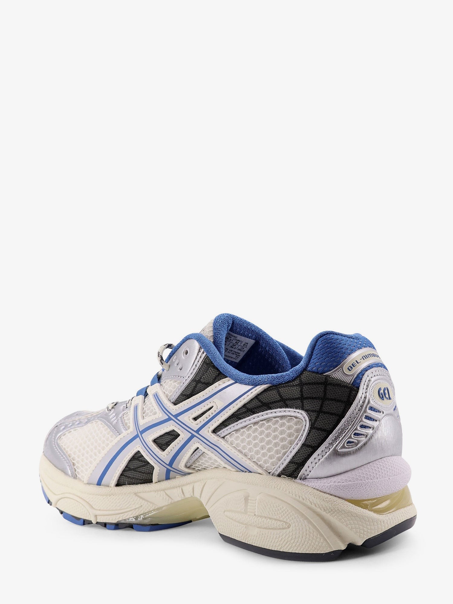 nanito_source_url:https://nokinstyle.com/2441701/gel-nimbus-101-mesh-sneakers-with-logo-on-the-side.jpg