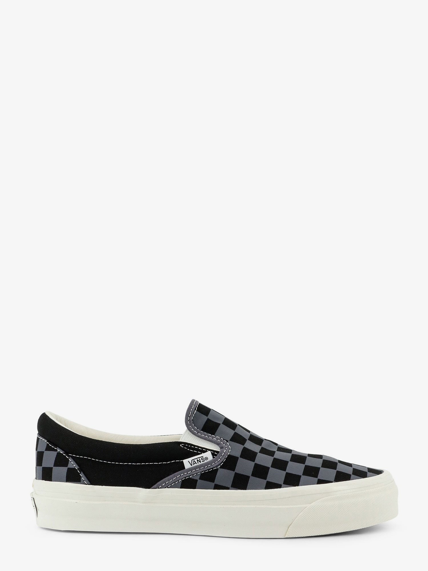 nanito_source_url:https://nokinstyle.com/2410687/lx-classic-slip-on-98-canvas-sneakers.jpg