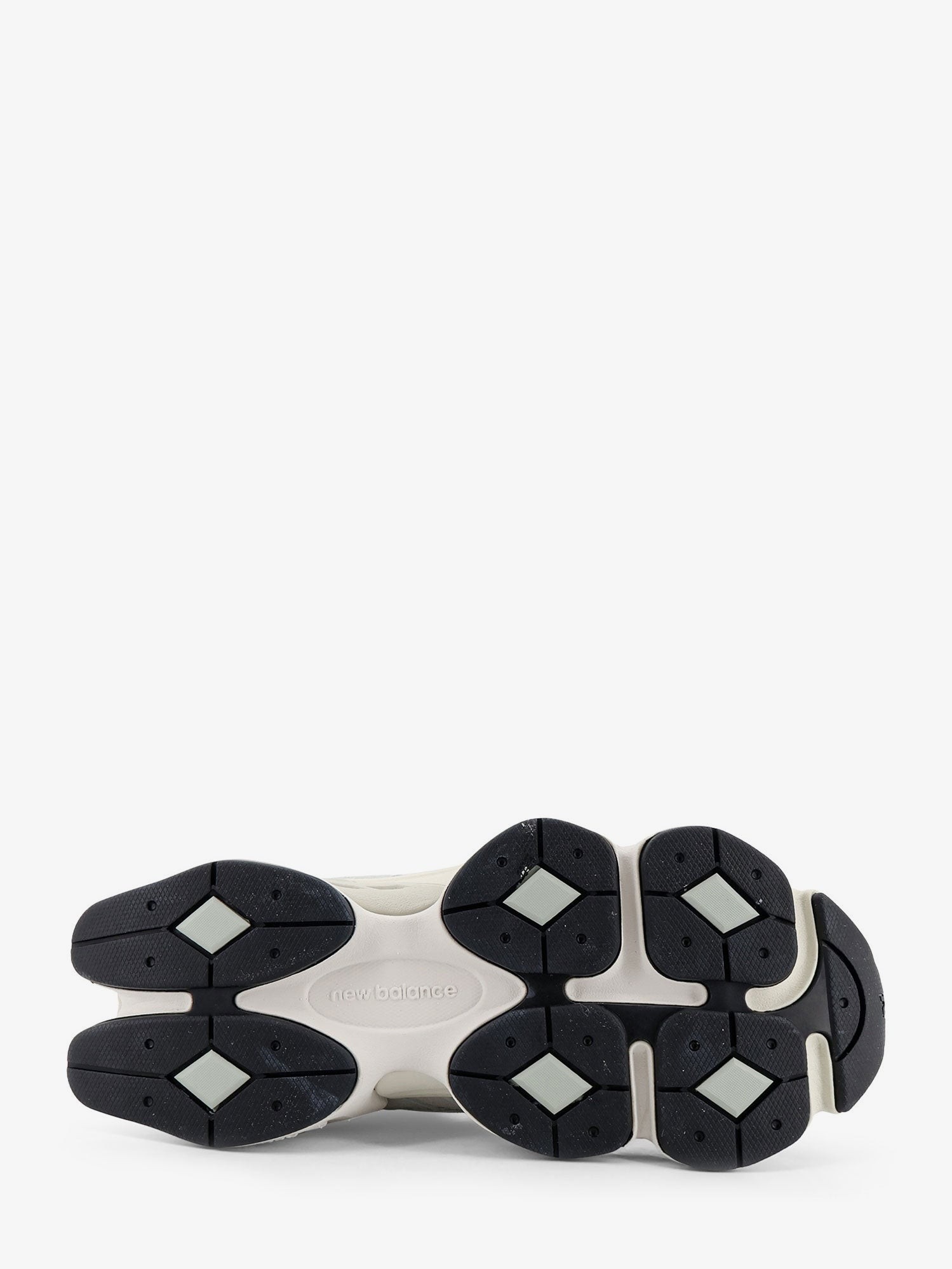 nanito_source_url:https://nokinstyle.com/2426845/u90602-mesh-and-suede-sneakers-with-embroidered-logo.jpg
