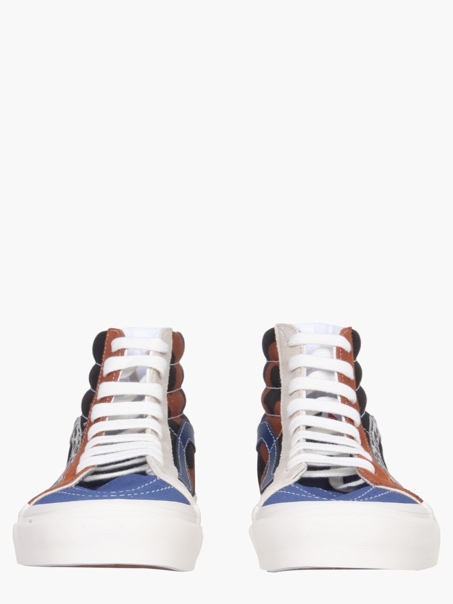 nanito_source_url:https://nokinstyle.com/2344290/sk8-hi-38-sneakers.jpg