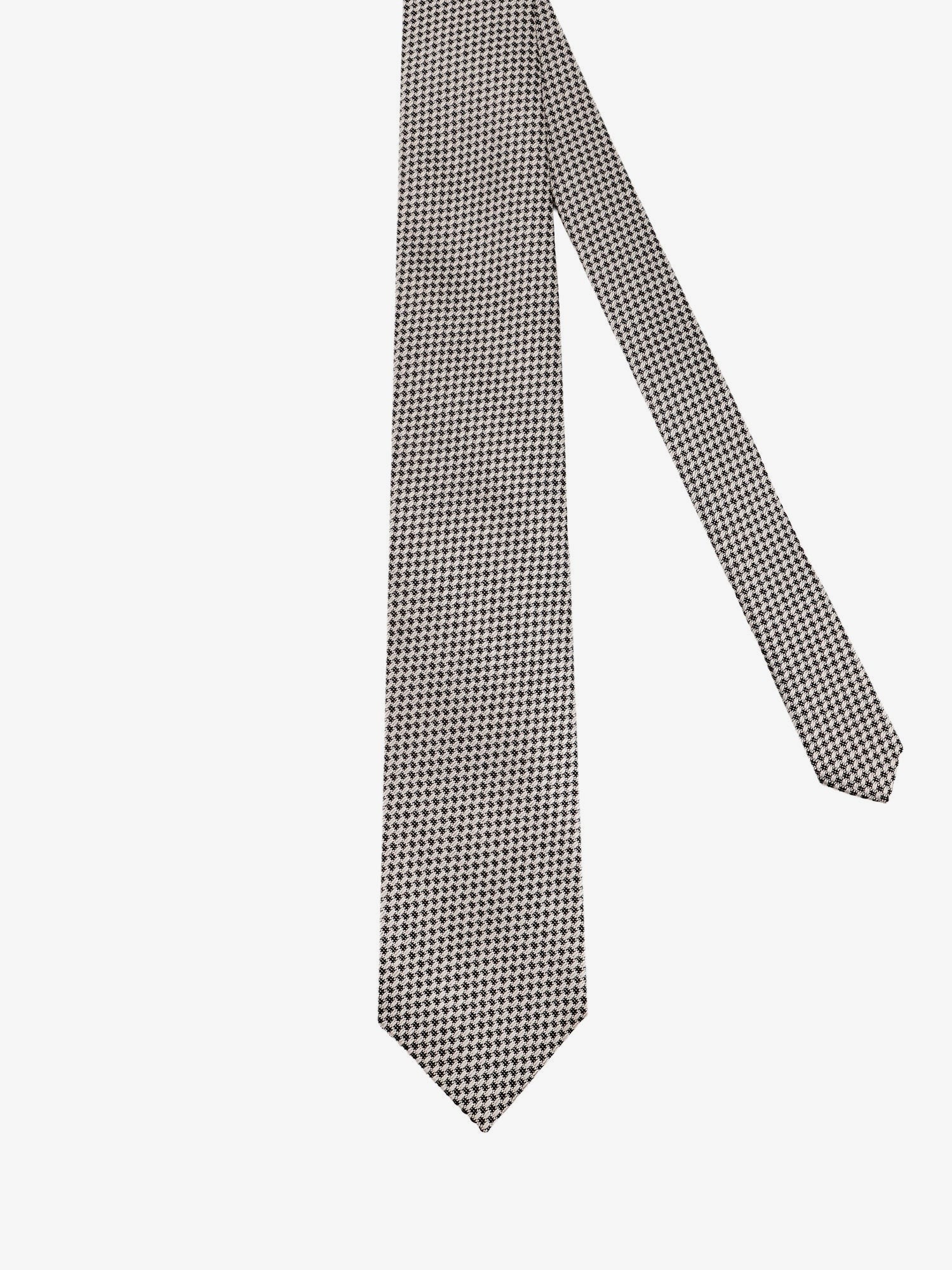 nanito_source_url:https://nokinstyle.com/2402261/silk-tie.jpg