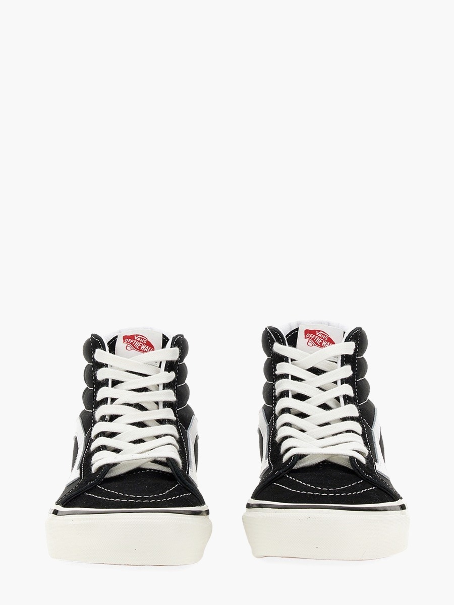 nanito_source_url:https://nokinstyle.com/2353534/sk8-hi-sneaker.jpg
