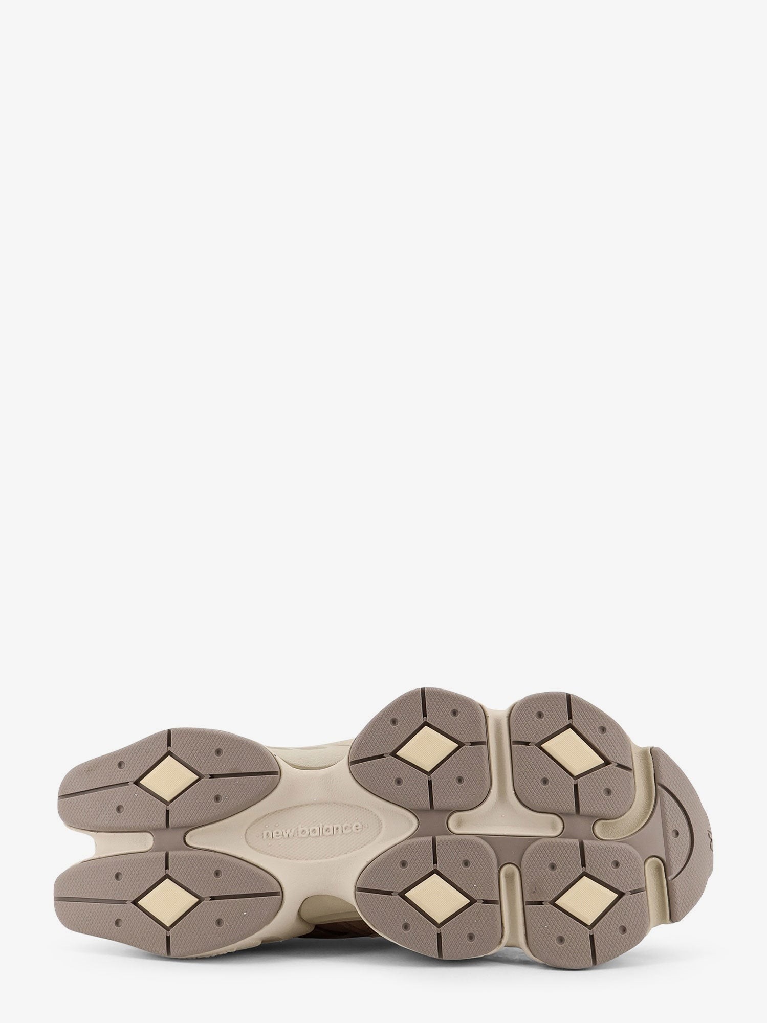 nanito_source_url:https://nokinstyle.com/2409338/9060-mesh-and-suede-low-top-sneakers.jpg
