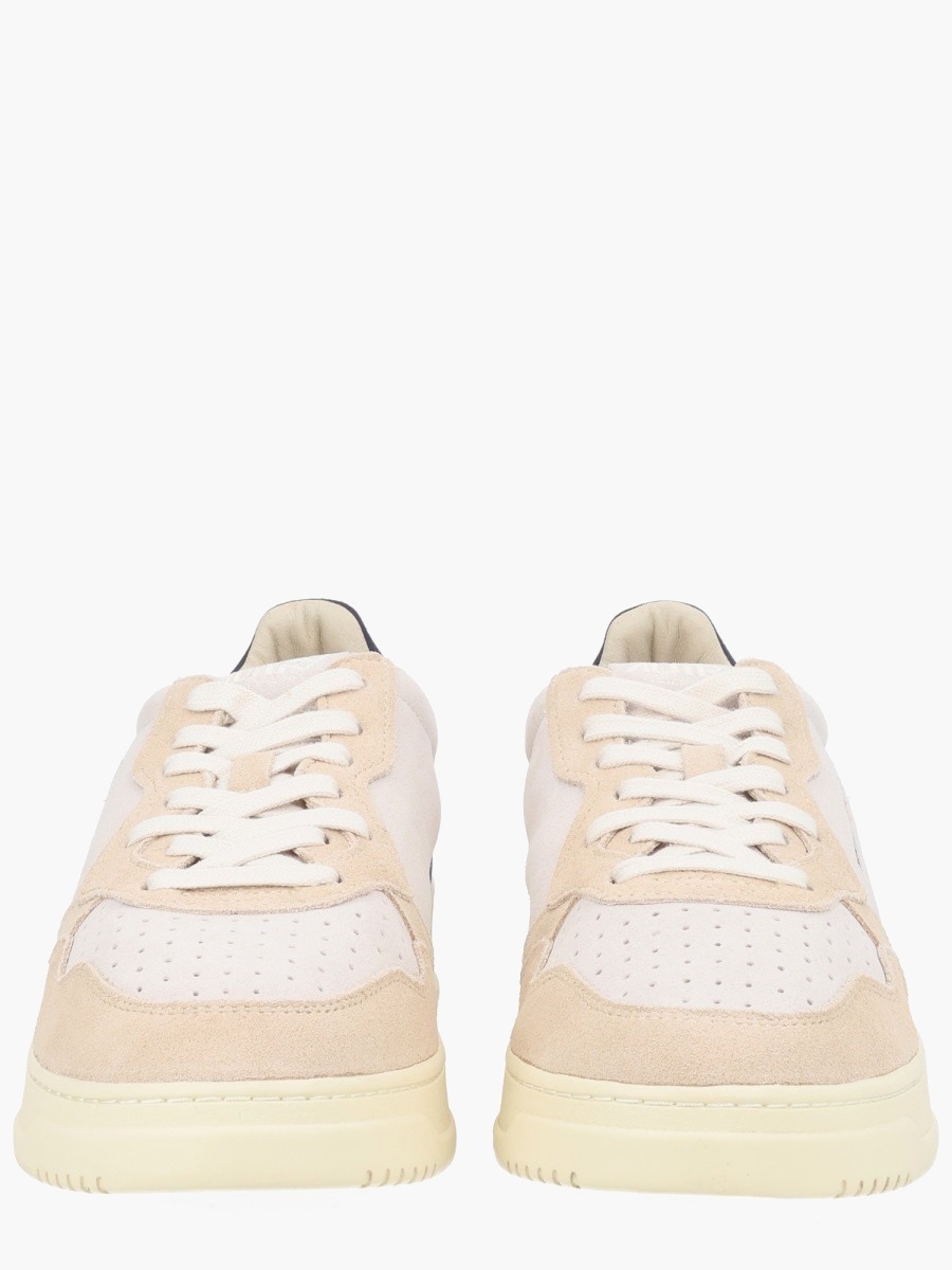 nanito_source_url:https://nokinstyle.com/2331310/medalist-low-sneaker.jpg