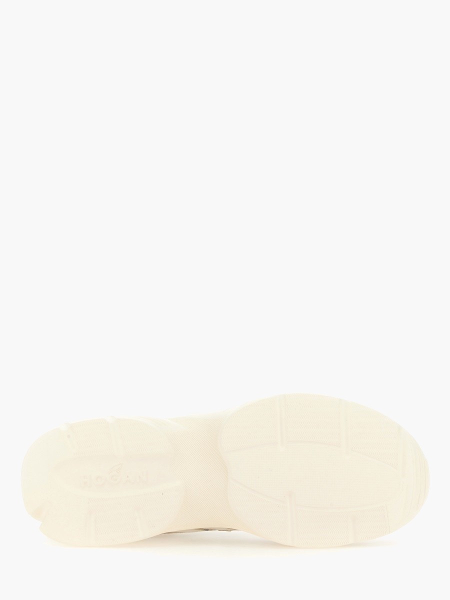 nanito_source_url:https://nokinstyle.com/2349775/sneaker-with-logo.jpg