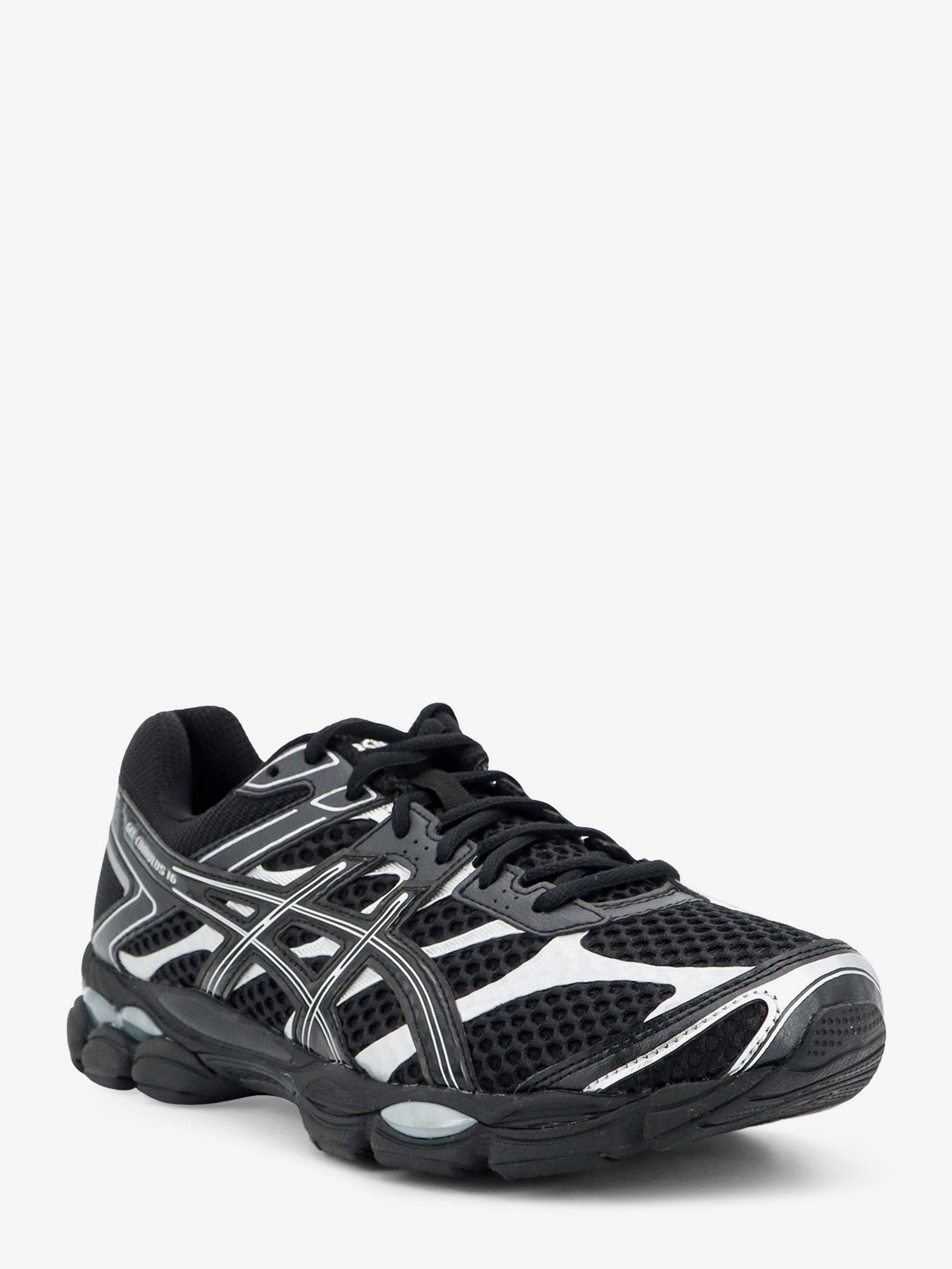nanito_source_url:https://nokinstyle.com/2440254/gel-cumulus-16-mesh-sneakers-with-contrasting-inserts.jpg