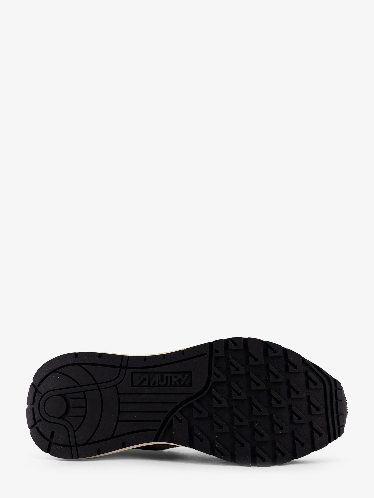 nanito_source_url:https://nokinstyle.com/2404271/reelwind-low-suede-sneakers.jpg