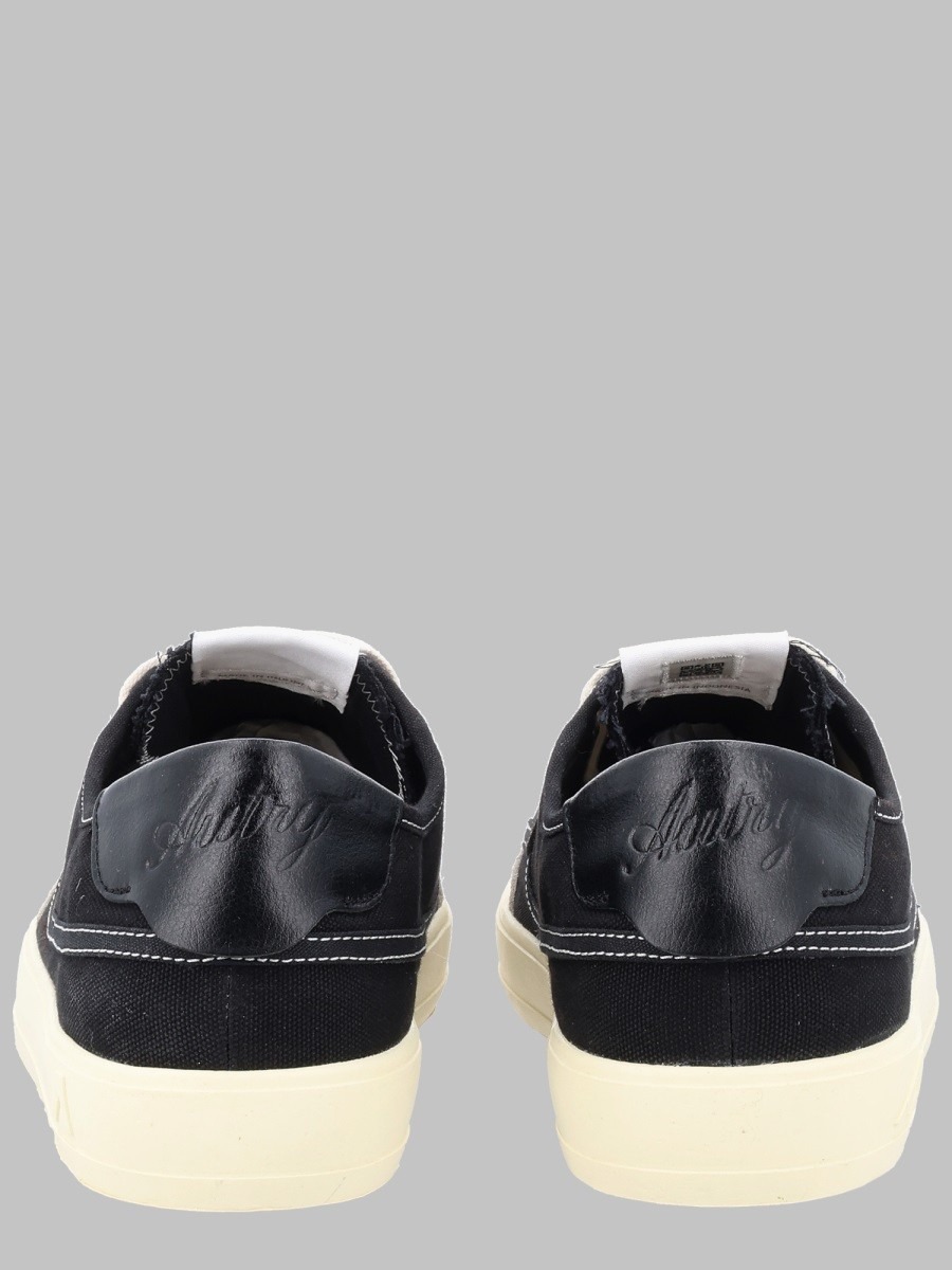 nanito_source_url:https://nokinstyle.com/2428729/sneaker-windscape-low.jpg