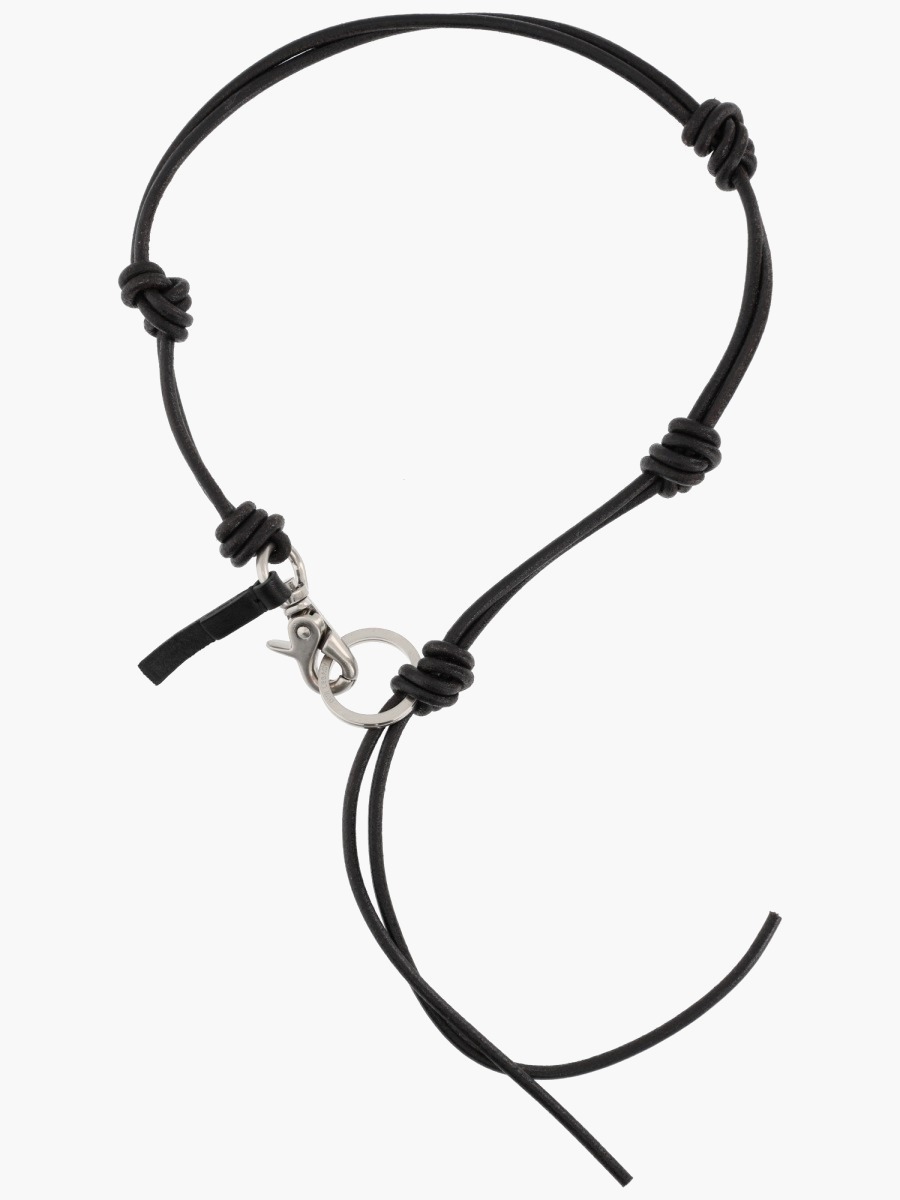 nanito_source_url:https://nokinstyle.com/2373813/leather-keychain.jpg