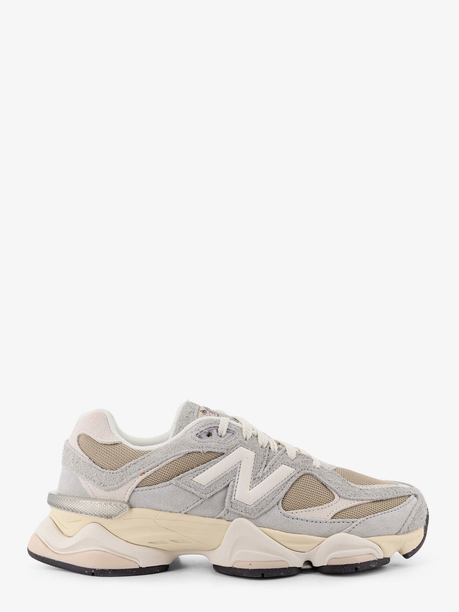 nanito_source_url:https://nokinstyle.com/2398466/mesh-and-suede-9060-sneakers.jpg