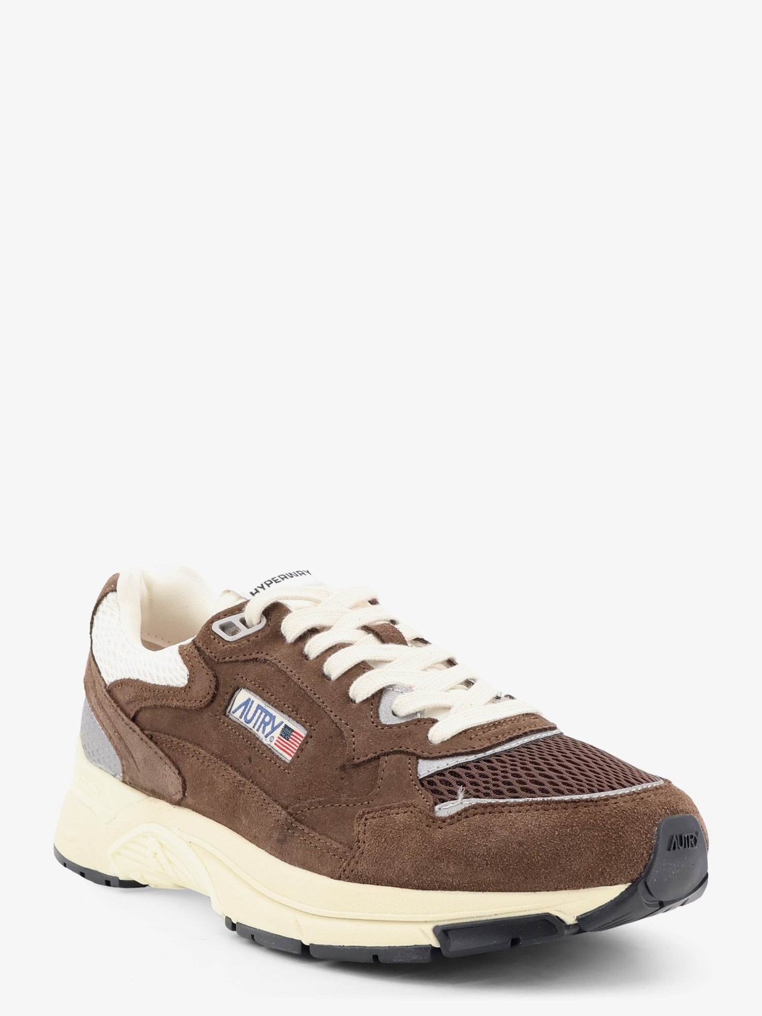 nanito_source_url:https://nokinstyle.com/2436651/hyperway-low-mesh-and-suede-snrakers-with-iconic-side-logo.jpg