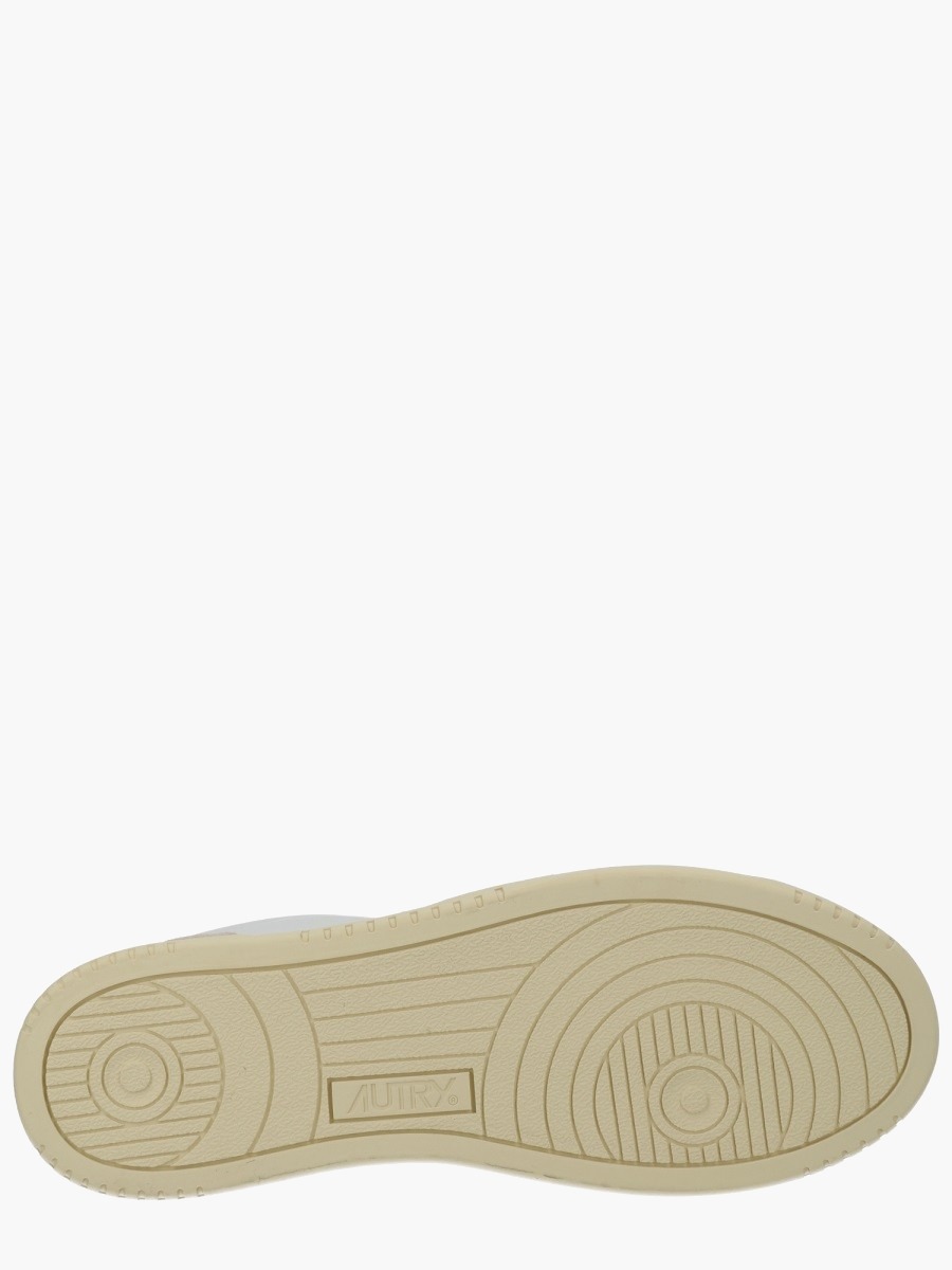 nanito_source_url:https://nokinstyle.com/2339071/medalist-low-sneaker.jpg