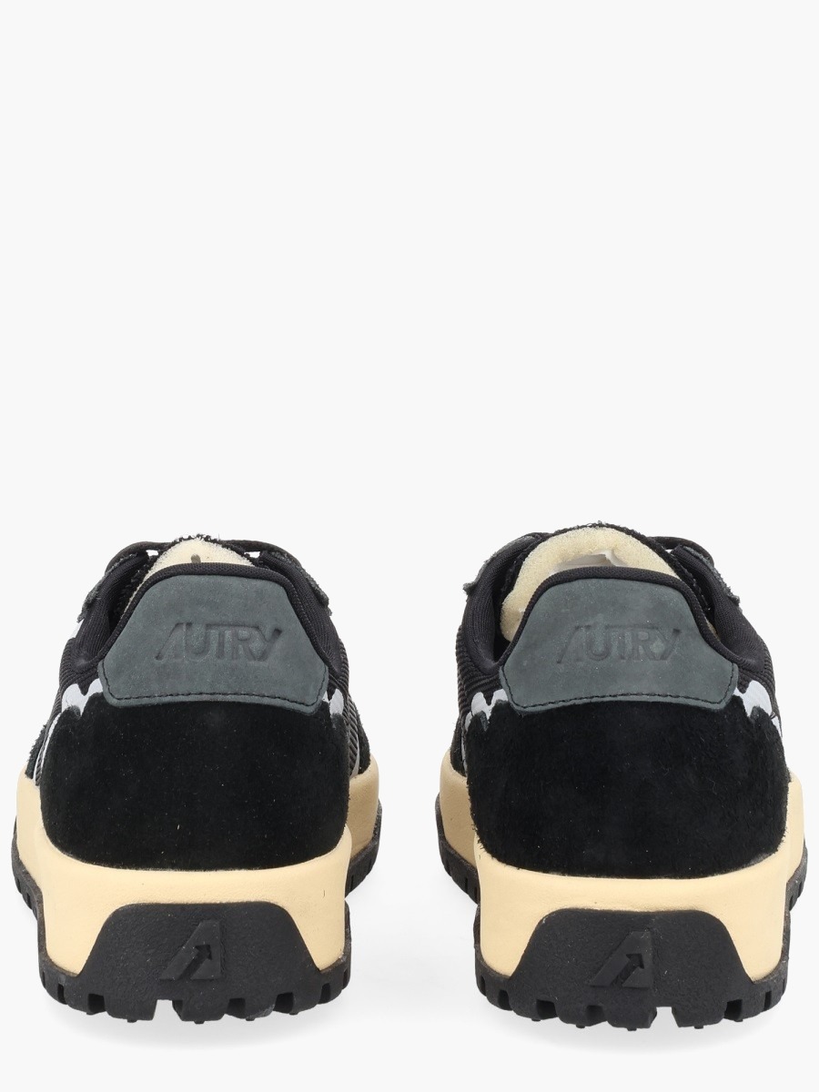 nanito_source_url:https://nokinstyle.com/2337229/wildpace-low-sneaker.jpg