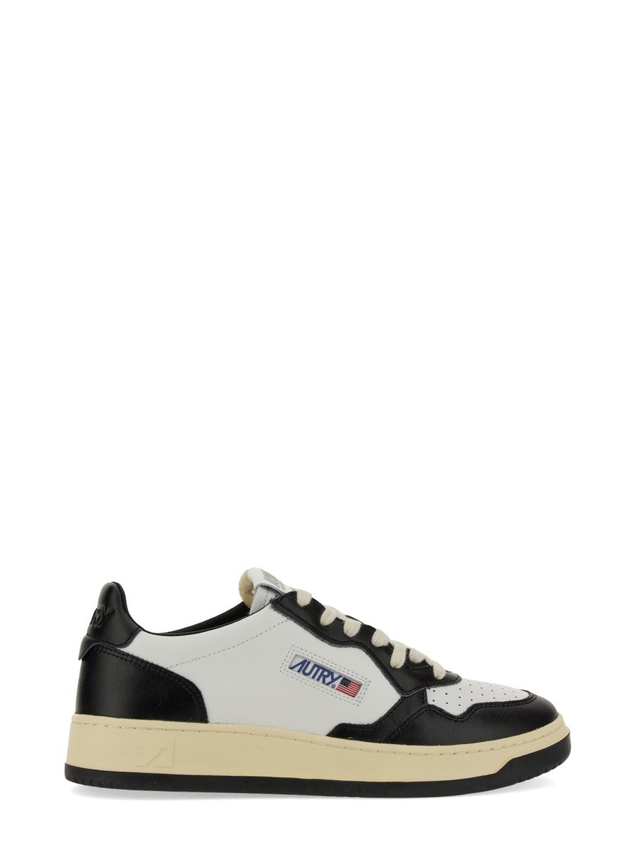 nanito_source_url:https://nokinstyle.com/2438508/sneaker-medalist-low.jpg