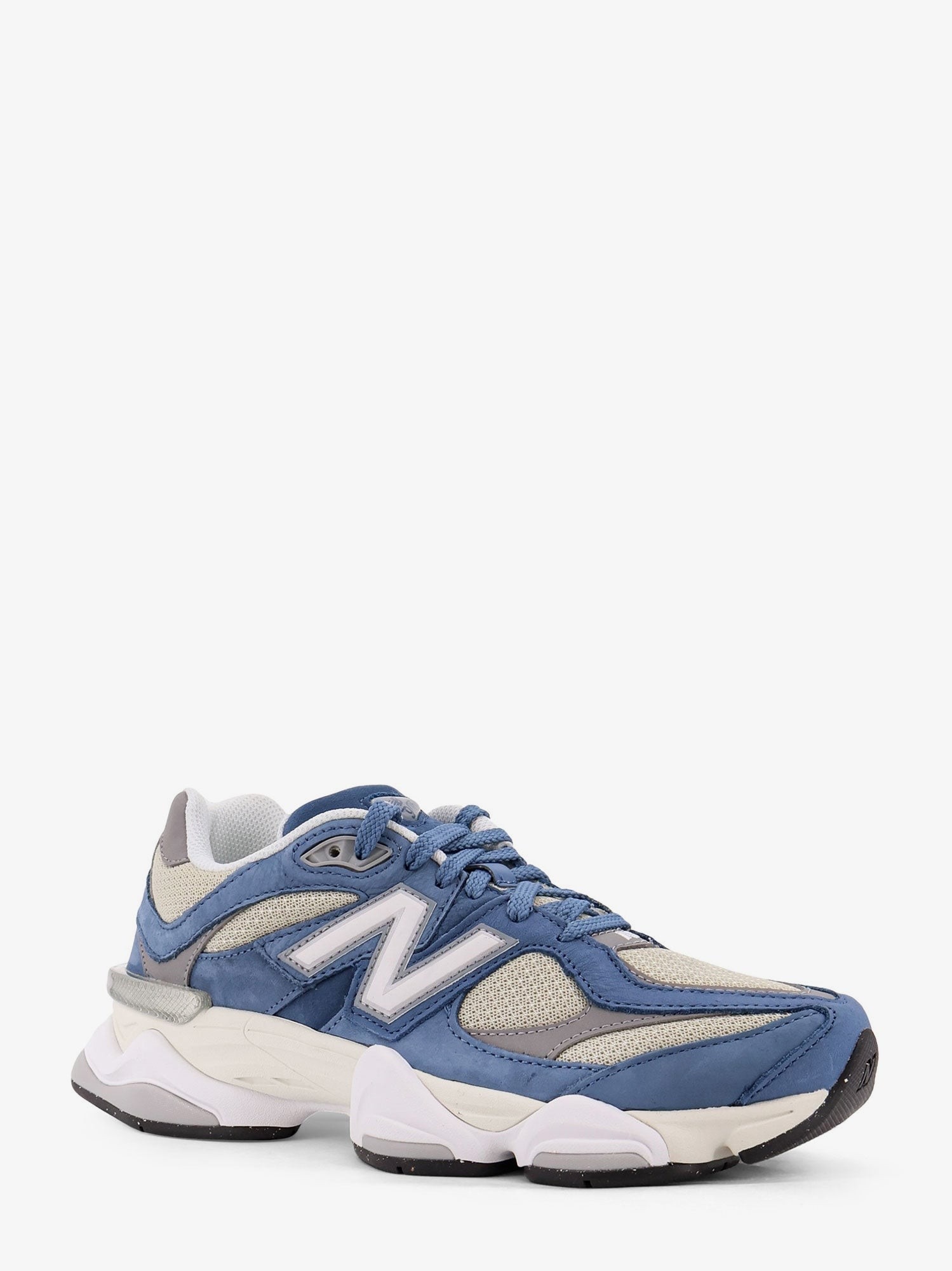 nanito_source_url:https://nokinstyle.com/2437856/9060-mesh-low-top-sneakers-with-suede-inserts.jpg