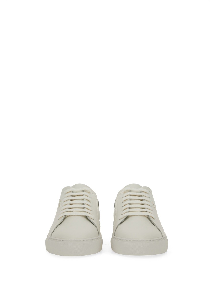nanito_source_url:https://nokinstyle.com/2434105/sneaker-clean-90.jpg