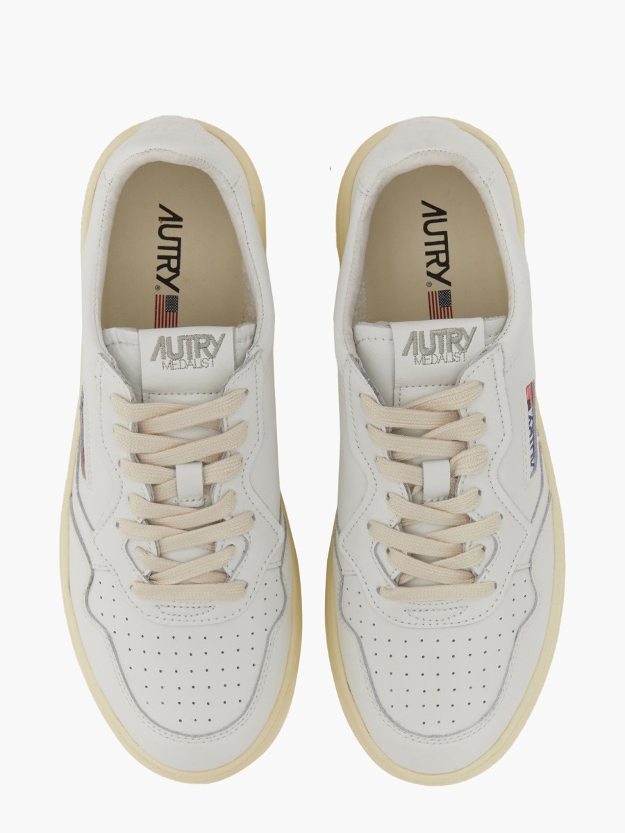 nanito_source_url:https://nokinstyle.com/2330161/medalist-low-sneaker.jpg