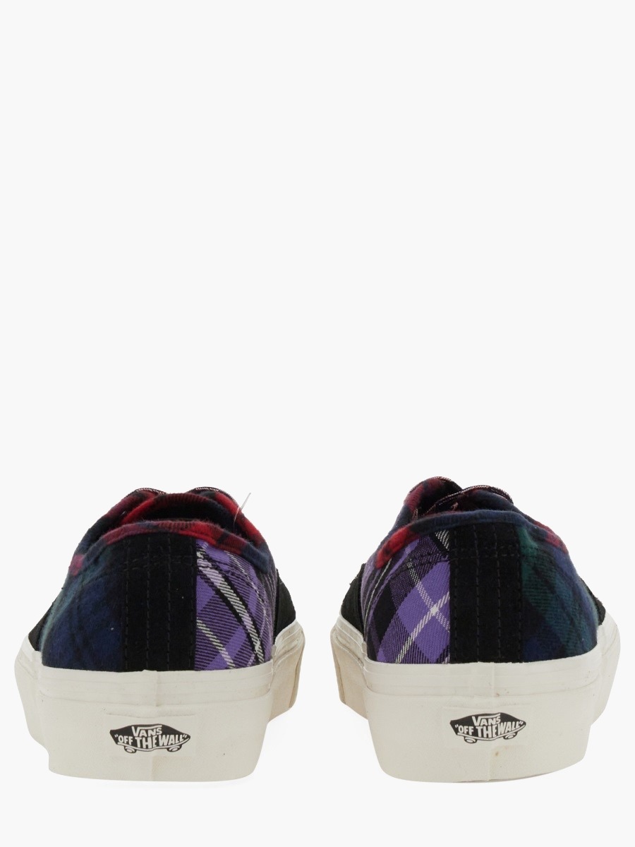 nanito_source_url:https://nokinstyle.com/2344295/sneaker-authentic-44.jpg
