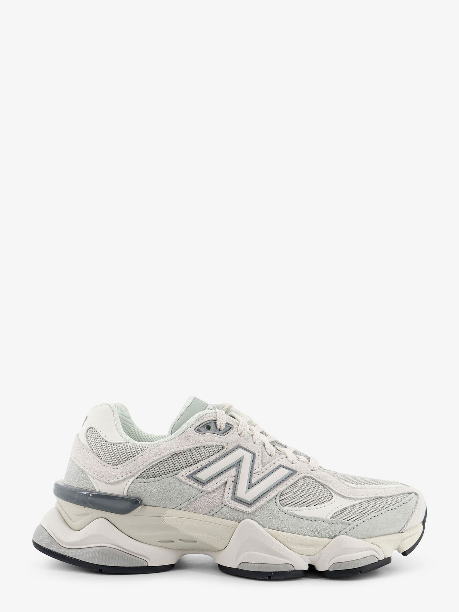 nanito_source_url:https://nokinstyle.com/2426842/u90602-mesh-and-suede-sneakers-with-embroidered-logo.jpg