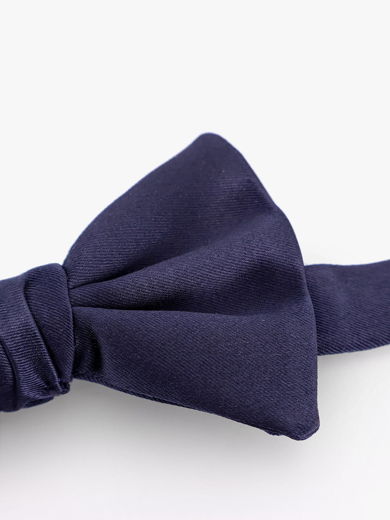 nanito_source_url:https://nokinstyle.com/2442334/silk-bow-tie.jpg