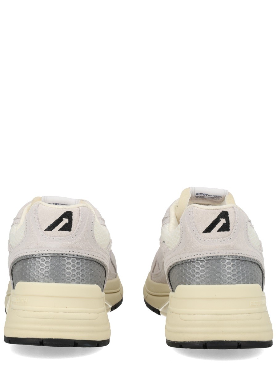 nanito_source_url:https://nokinstyle.com/2438495/sneaker-hyperway.jpg