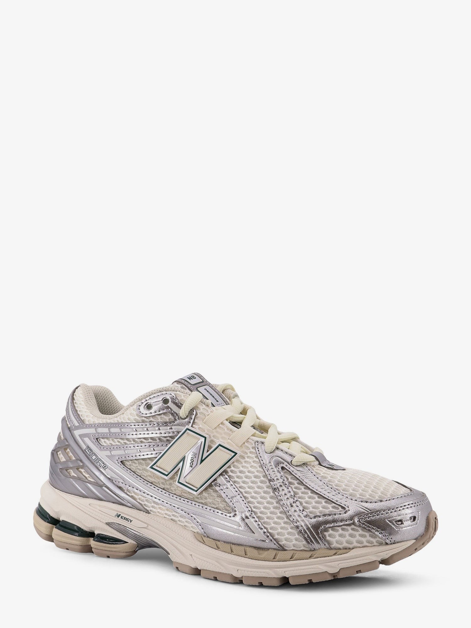 nanito_source_url:https://nokinstyle.com/2398462/1906-mesh-sneakers-with-logo-on-the-side.jpg