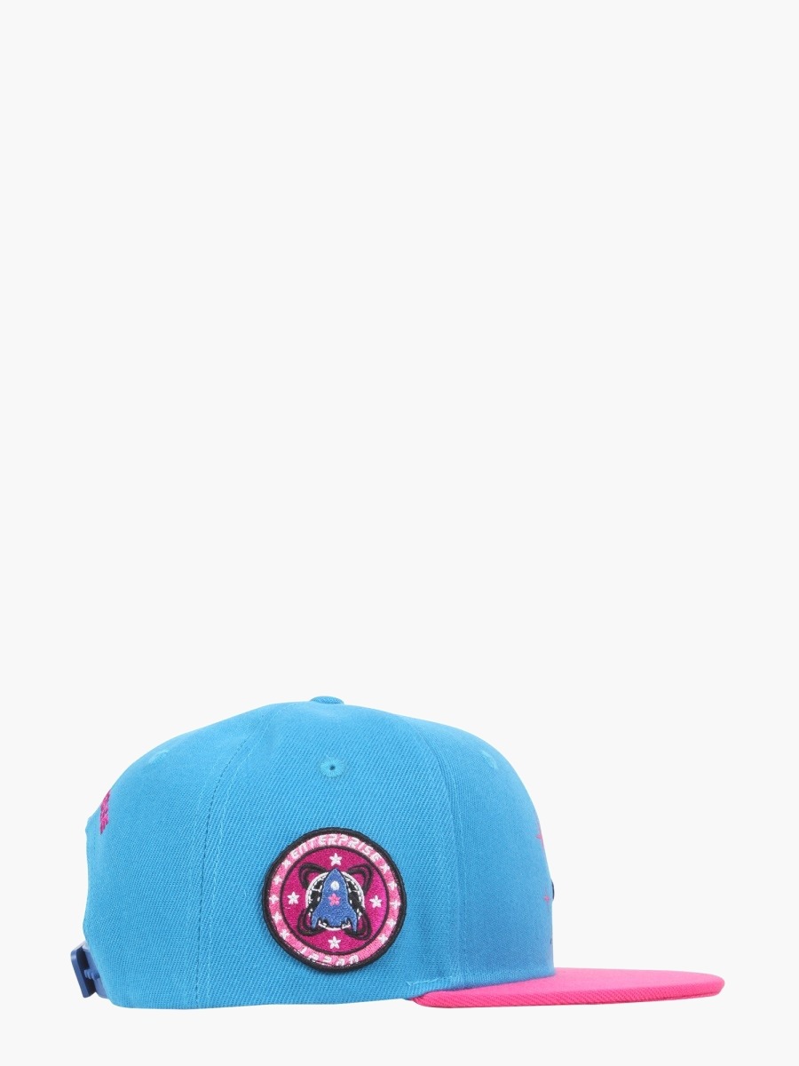 nanito_source_url:https://nokinstyle.com/2351169/snapback-hat.jpg