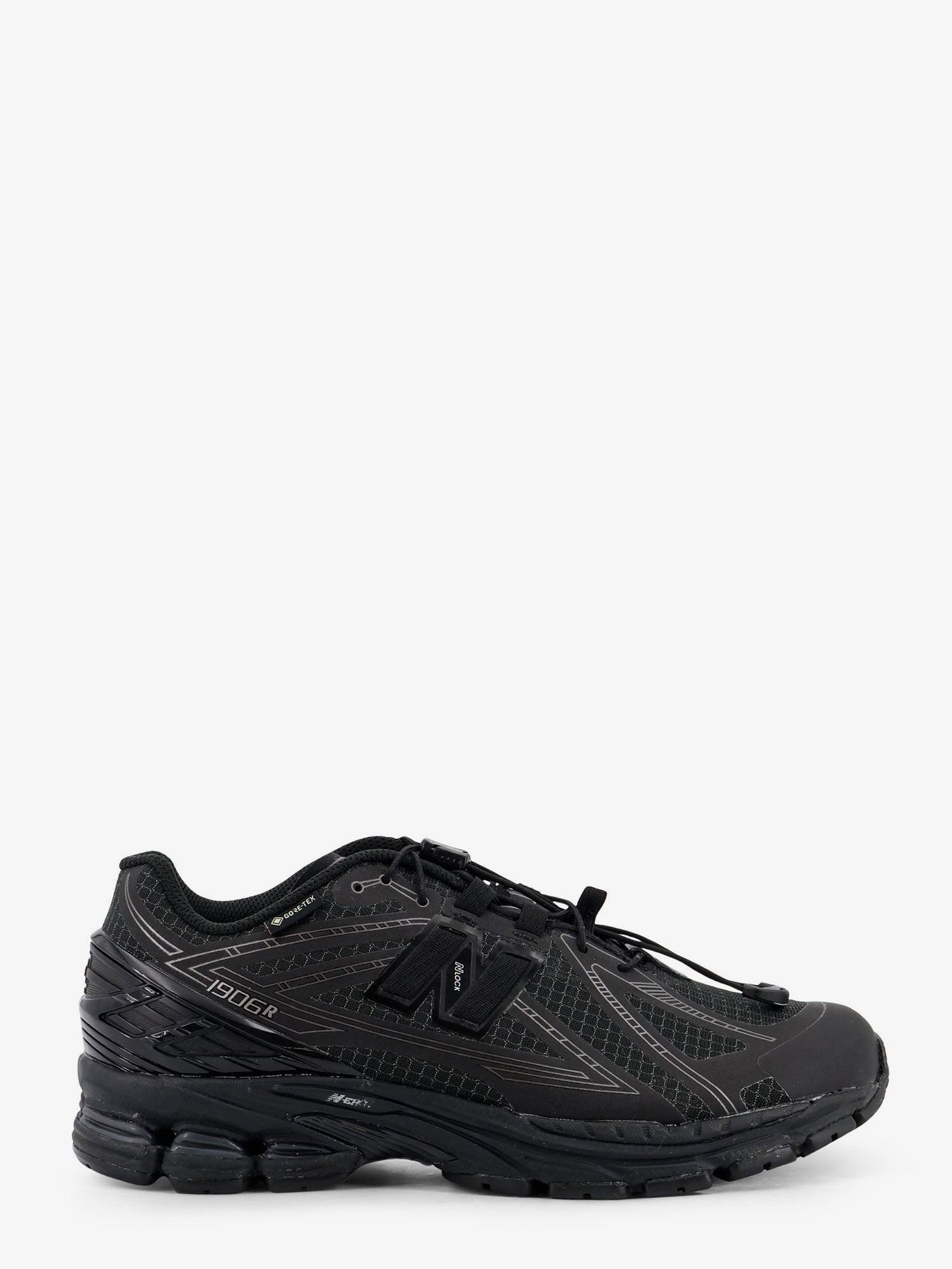 nanito_source_url:https://nokinstyle.com/2391279/u190631-gore-tex-sneakers-with-side-logo.jpg