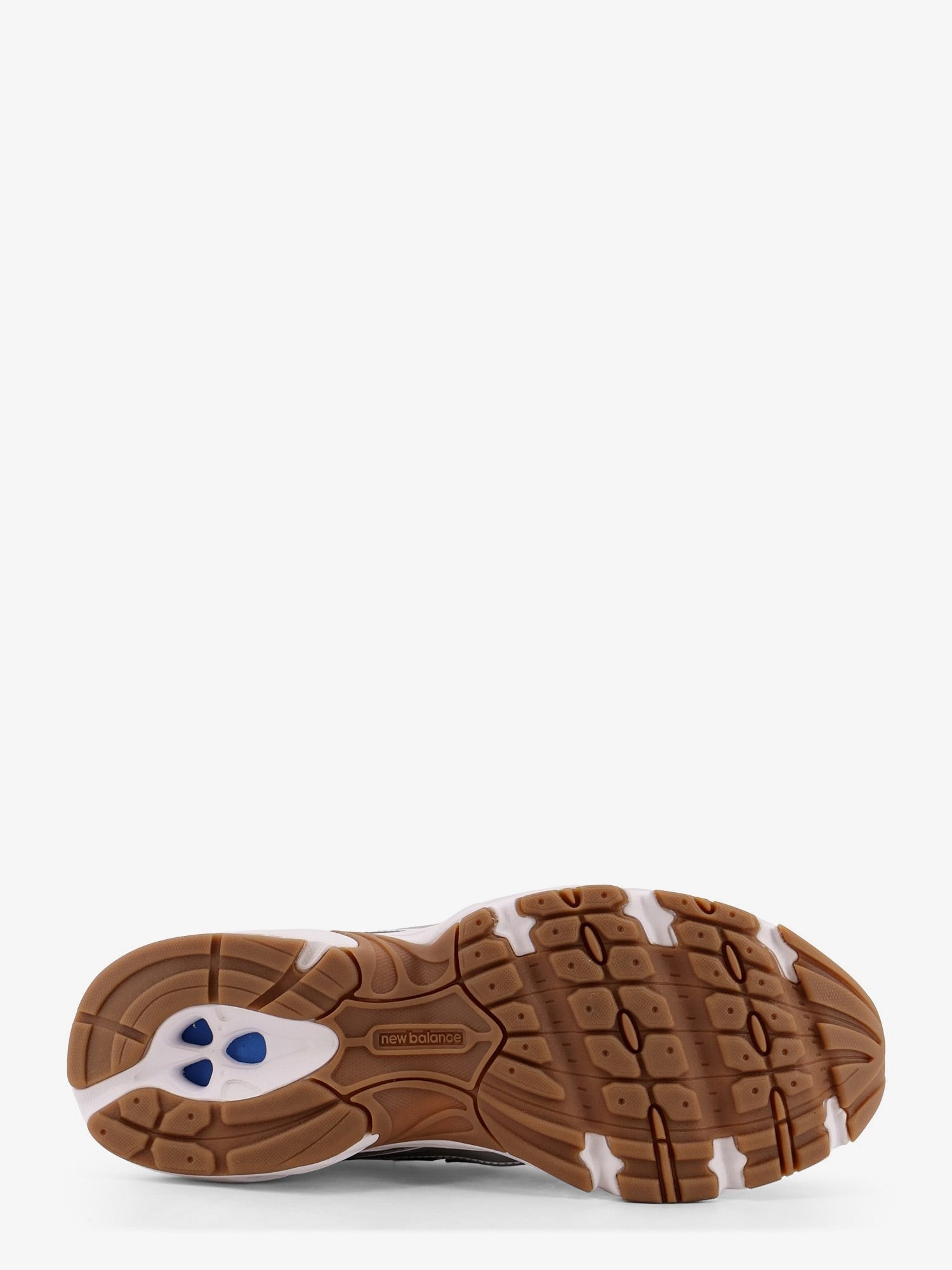 nanito_source_url:https://nokinstyle.com/2408826/740-mesh-low-top-sneakers.jpg
