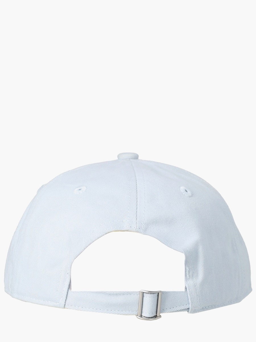 nanito_source_url:https://nokinstyle.com/2326601/baseball-hat-with-logo.jpg