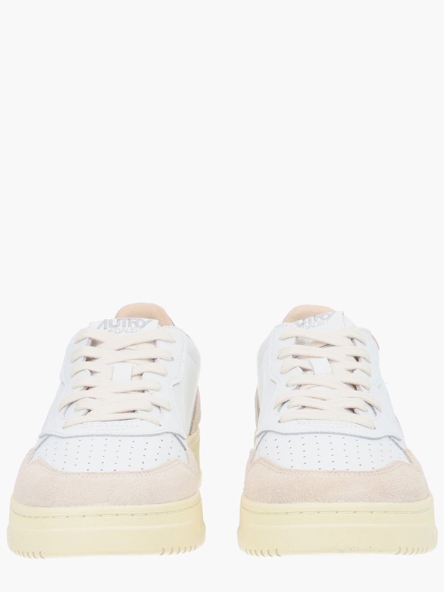 nanito_source_url:https://nokinstyle.com/2339067/medalist-low-sneaker.jpg