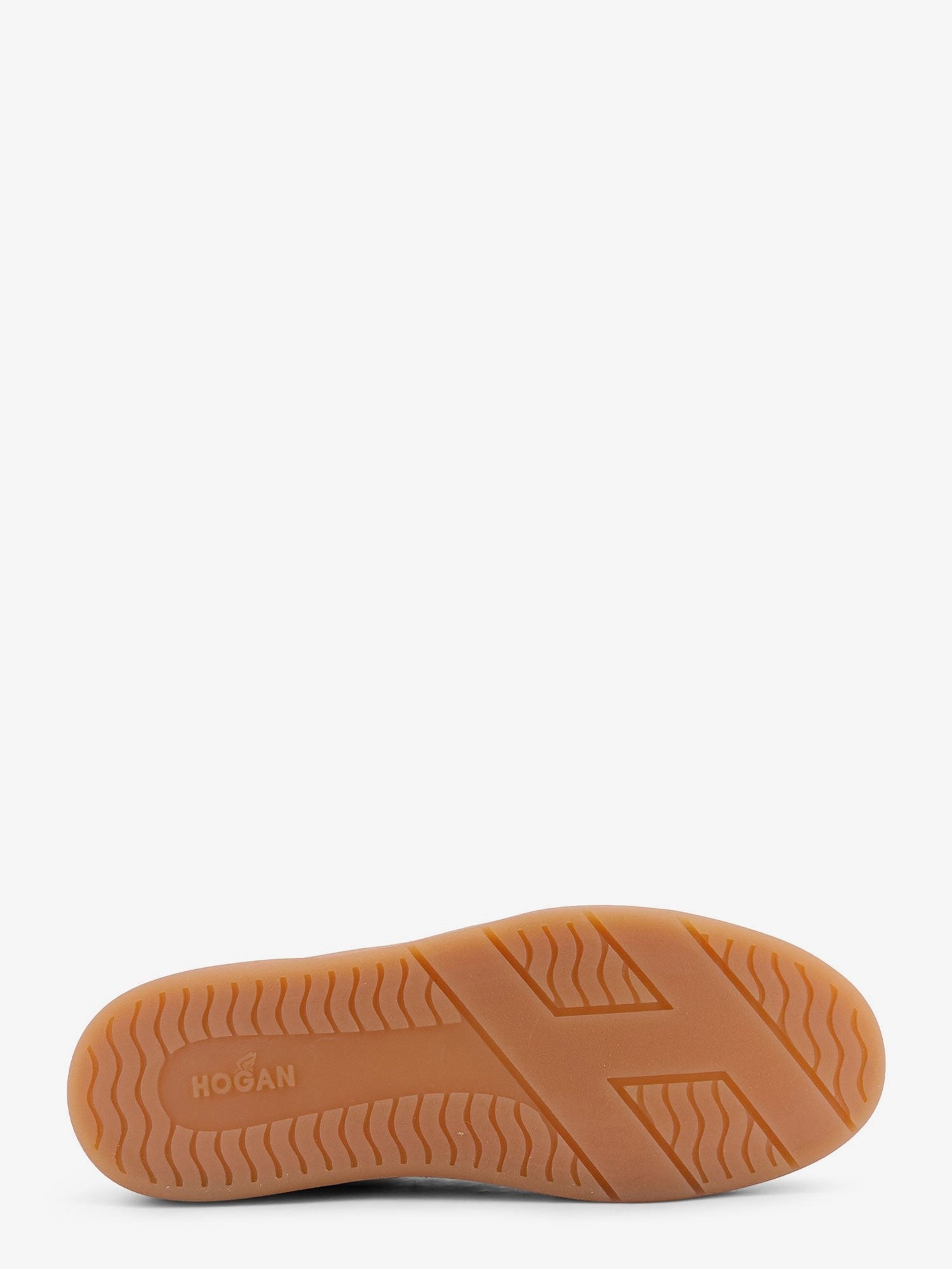 nanito_source_url:https://nokinstyle.com/2404008/leather-sneakers-with-suede-inserts.jpg