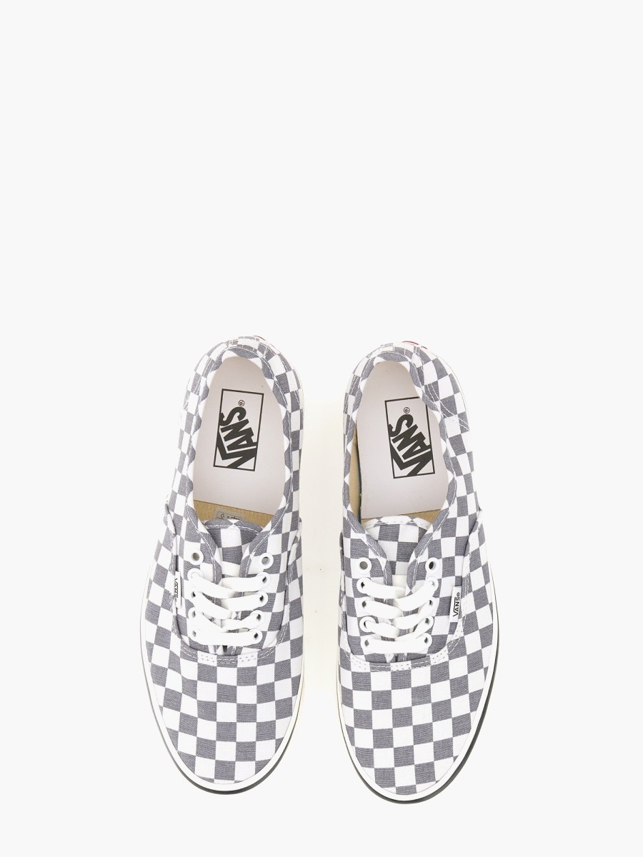 nanito_source_url:https://nokinstyle.com/2359593/sneaker-authentic-44-dx.jpg