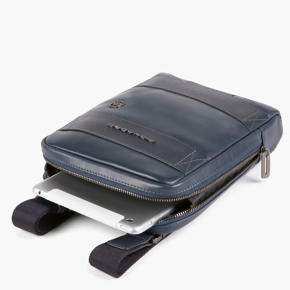 nanito_source_url:https://www.mewse.ro/images/produse/piquadro-obidos-crossbody-bag-blue-17-x-22-x-5-00-cm-1678110724.jpg