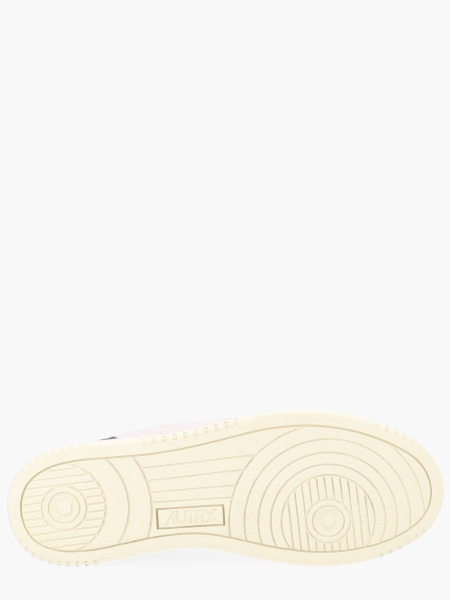 nanito_source_url:https://nokinstyle.com/2331313/medalist-low-sneaker.jpg