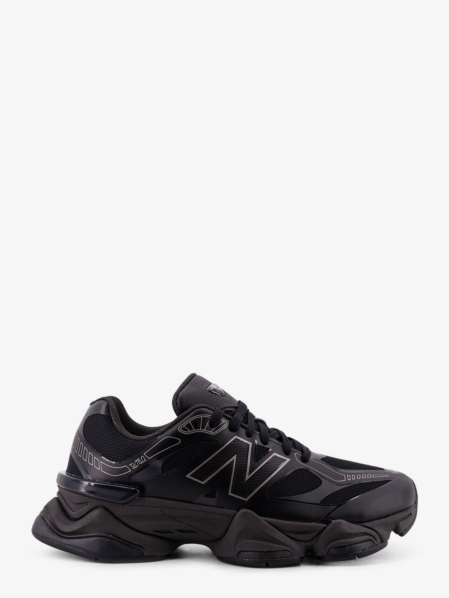 nanito_source_url:https://nokinstyle.com/2398390/740-mesh-sneakers-with-logo-on-the-side.jpg