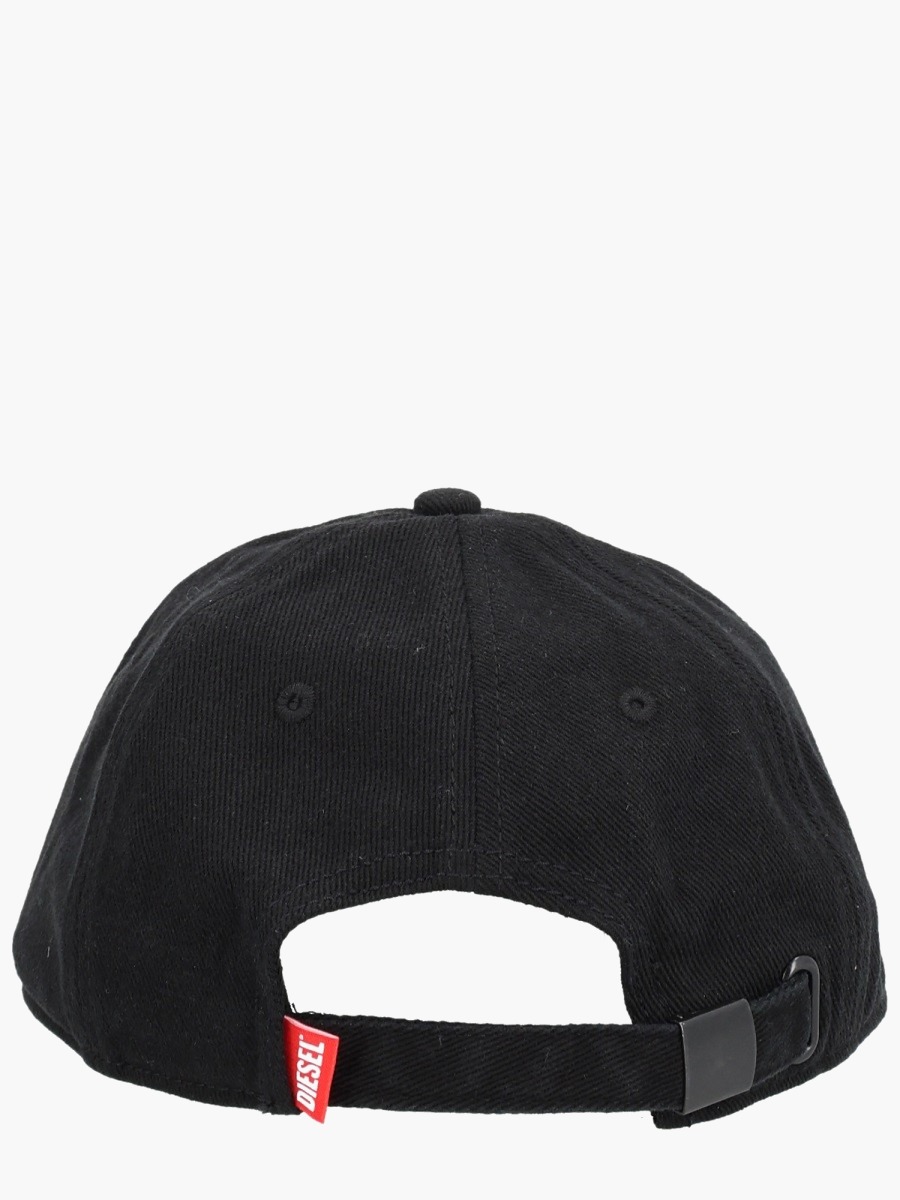 nanito_source_url:https://nokinstyle.com/2365143/baseball-hat-with-logo.jpg
